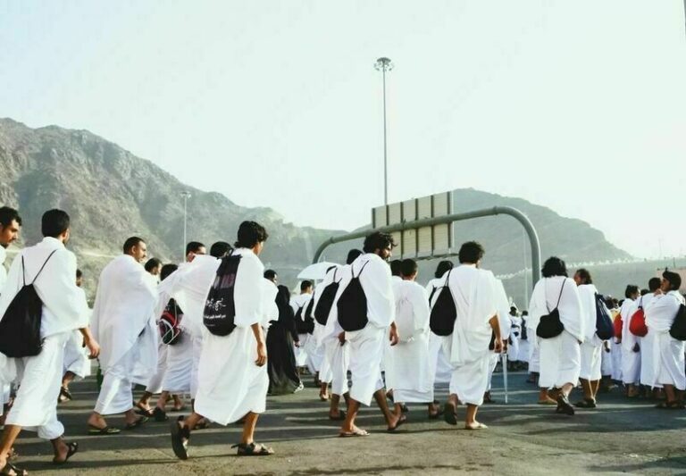 Mecca,,Saudi,Arabia,-,August,21,,2018:,Pilgrims,Performing,The